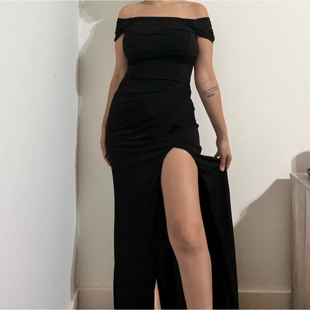 Emerald Sundae Juniors' Off-The-Shoulder bodycon slit Gown